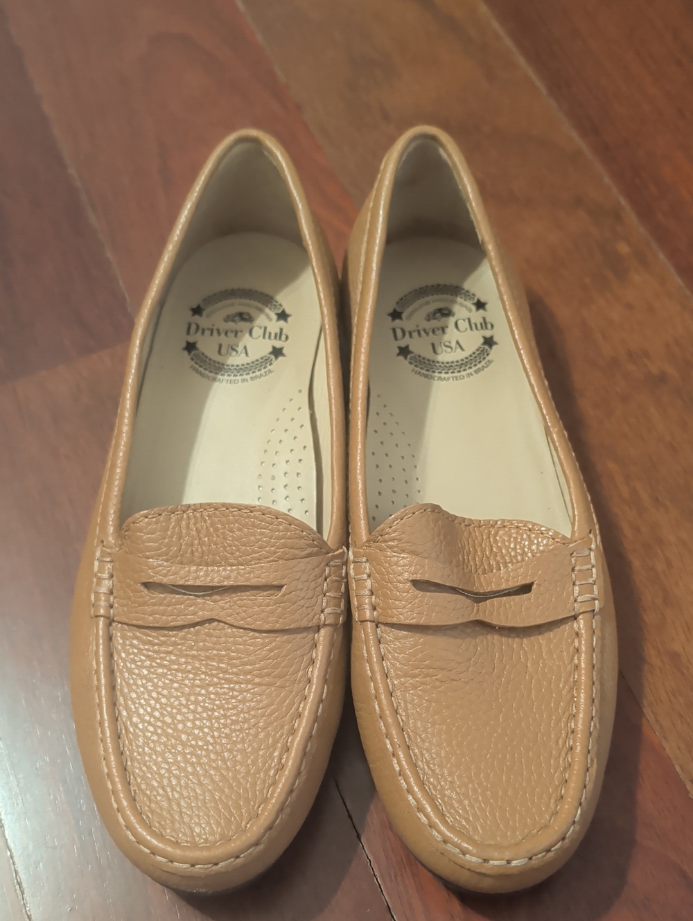 Driver Club USA Women's Tan Leather Penny Loafers